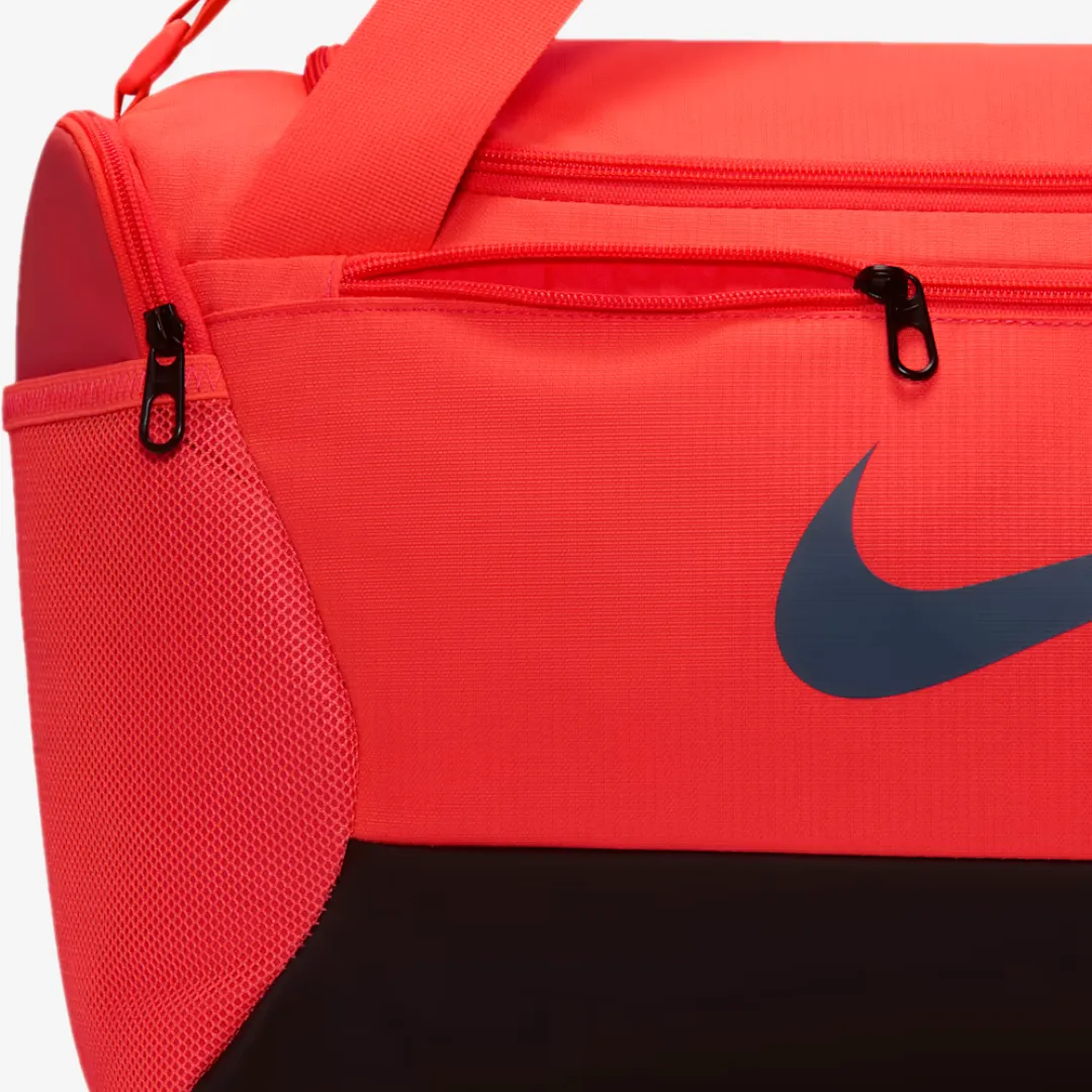 NIKE BRASILIA TRAINING DUFFEL BAG SMALL 41L HOT LAVA