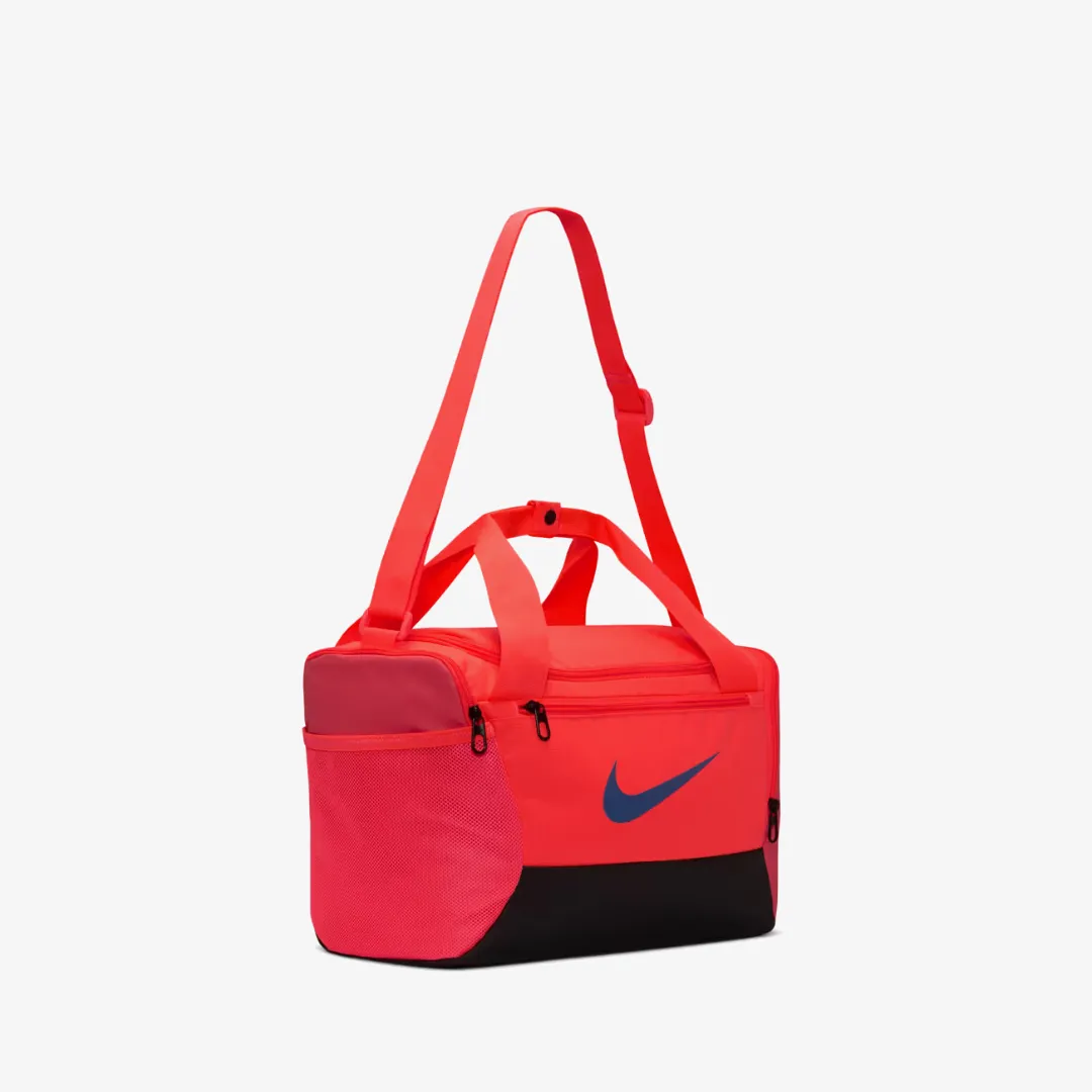 NIKE BRASILIA 9.5 TRAINING DUFFEL BAG 25L HOT LAVA