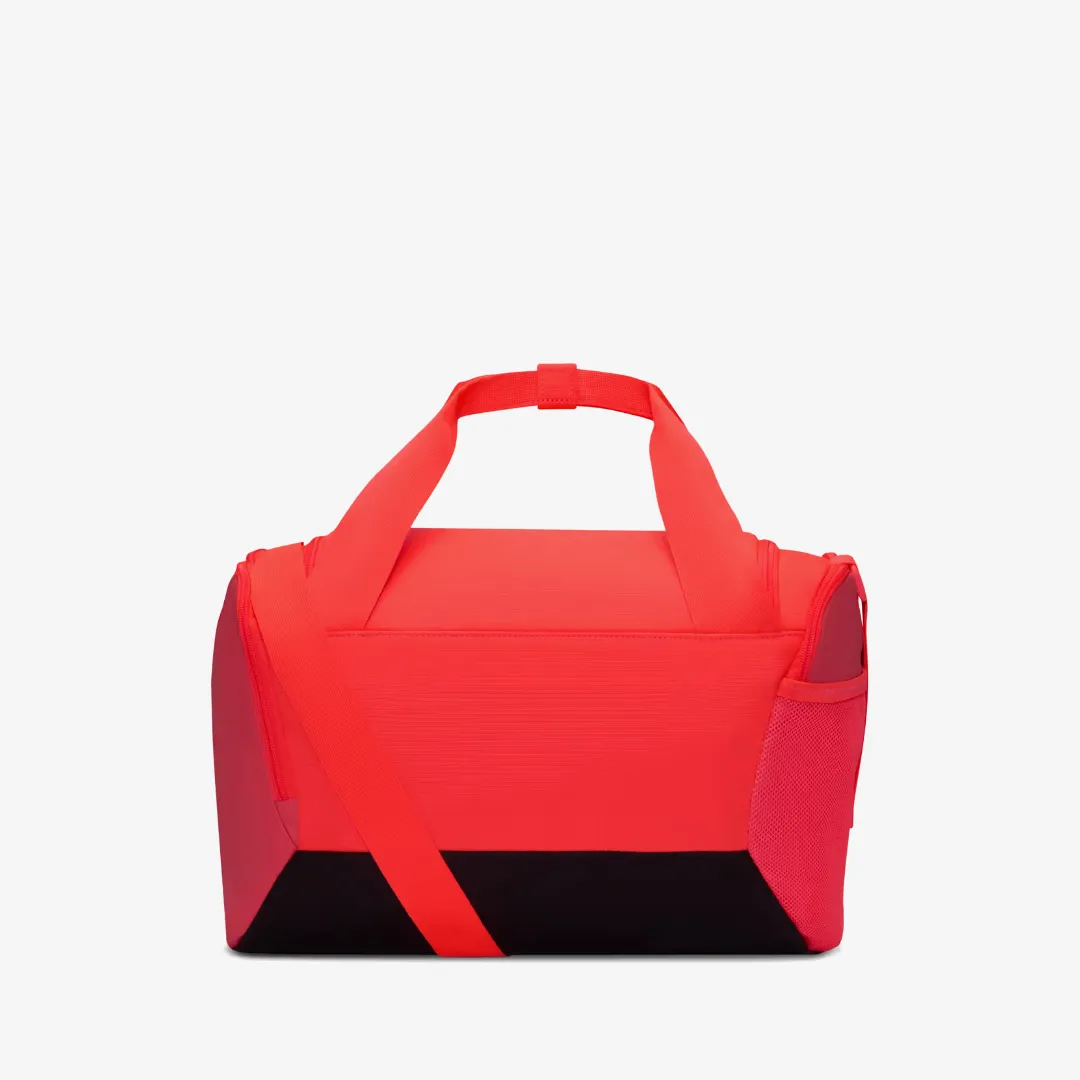 NIKE BRASILIA 9.5 TRAINING DUFFEL BAG 25L HOT LAVA